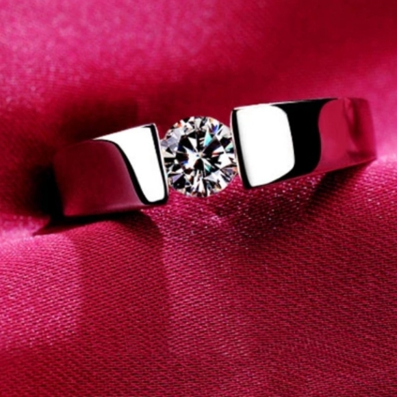 Fine Jewelry Jewelry - Beautiful Lab Diamond Silver Ring in size 6 with tags attached. Unisex